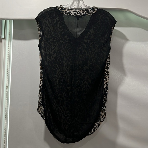 Dynamite Leopard Print Top. Excellent condition. Size Small. - Picture 2 of 3
